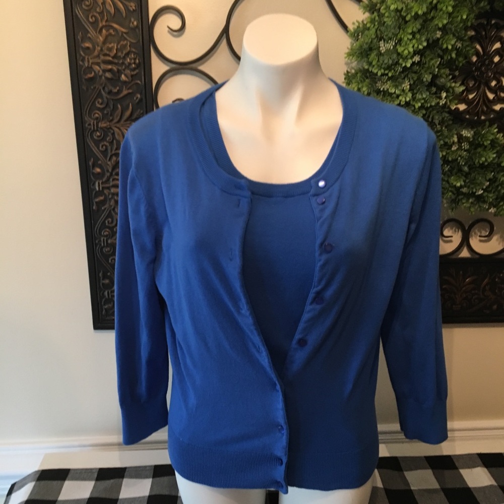 Ladies cable and gauge sweater set size medium